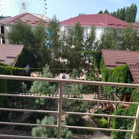 Hotel Gostinyi Dvor Bosteri Exterior foto